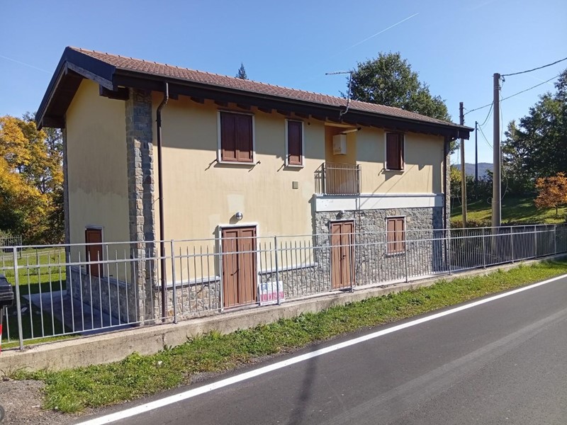 Casa Indipendente in Vendita a Monchio delle Corti, 220'000&euro;, 180 m², arredato