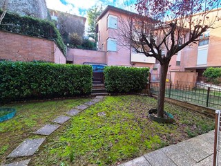 Appartamento in Vendita a Siena, 320'000€, 151 m², arredato, con Box