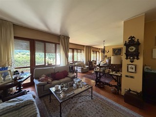 Appartamento in Vendita a Massa, 365'000€, 180 m², arredato, con Box