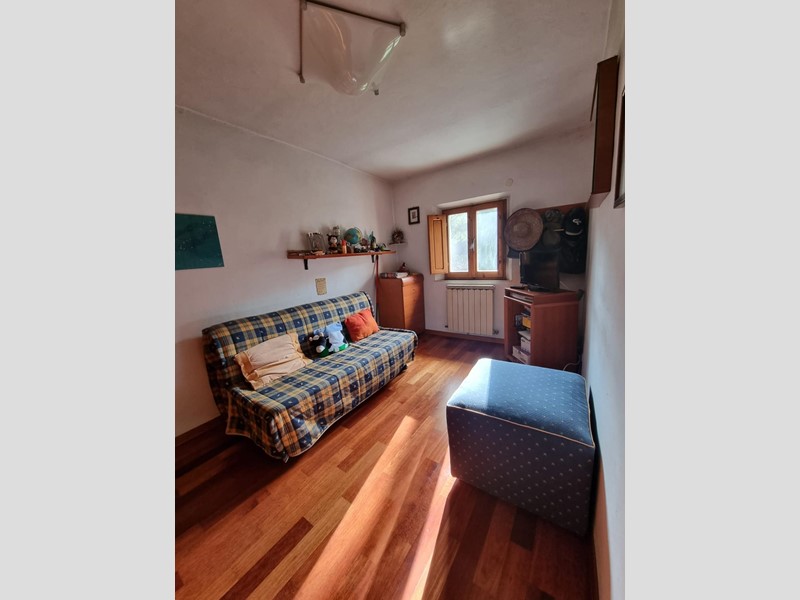 Trilocale in Vendita a Poggibonsi, 80'000€, 60 m², arredato, con Box