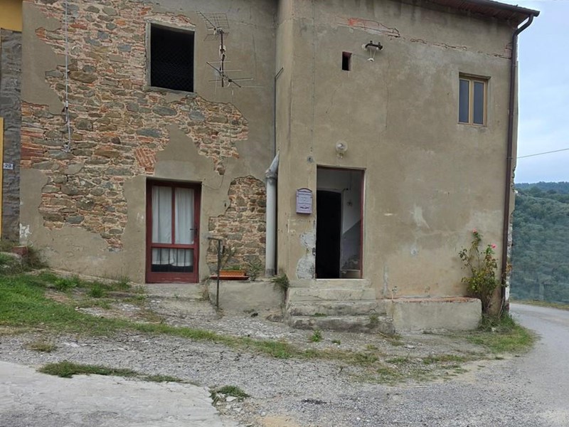 Casa Indipendente in Vendita a Lamporecchio, 90'000€, 175 m²