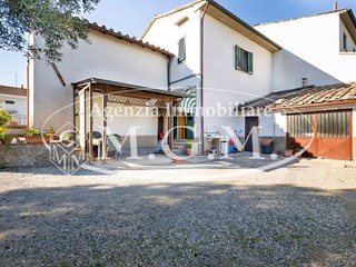 Casa Semi Indipendente in Vendita a Santa Maria a Monte, 183'000&euro;, 160 m², con Box
