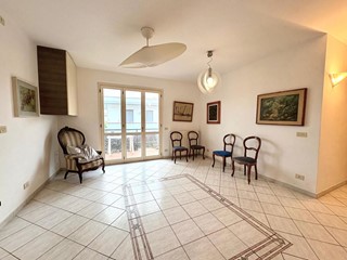 Appartamento in Vendita a Massa, zona Marina di Massa, 275'000€, 110 m²