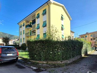 Appartamento in Vendita a Lucca, zona Ponte a Moriano, 175'000€, 100 m²