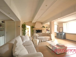 Appartamento in Vendita a Lucca, 950'000€, 160 m², arredato