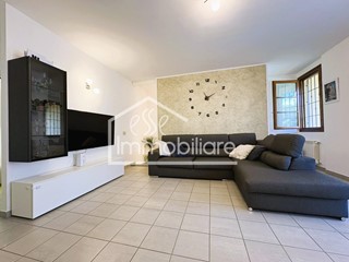 Trilocale in Vendita a Montespertoli, zona Martignana, 240'000&euro;, 90 m², arredato, con Box