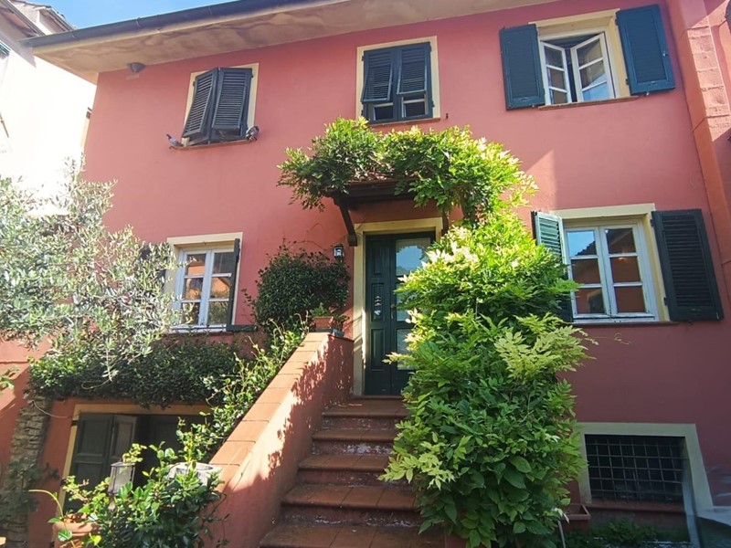 Casa Semi Indipendente in Vendita a Borgo a Mozzano, zona Diecimo, 285'000&euro;, 300 m², arredato
