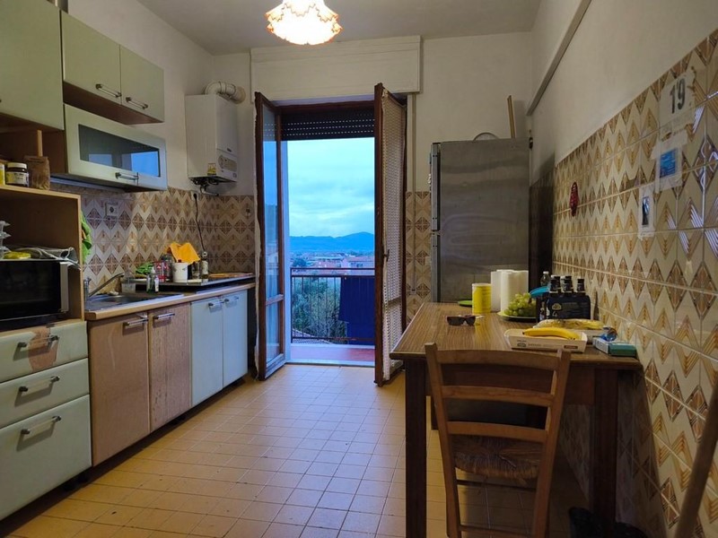 Appartamento in Vendita a Carrara, 145'000&euro;, 105 m²