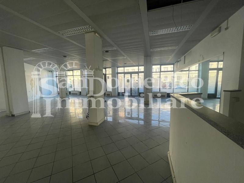 Immobile commerciale in Vendita a Livorno, 451'000&euro;, 298 m²