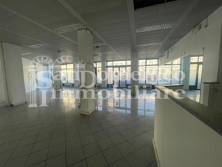 Immobile commerciale in Vendita a Livorno, 451'000&euro;, 298 m²