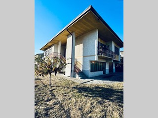 Casa Indipendente in Vendita a Lucca, zona Santa Maria a Colle, 370'000&euro;, 300 m², arredato, con Box