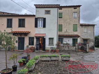 Casa Indipendente in Vendita a Capannori, zona Lammari, 188'000&euro;, 130 m², arredato
