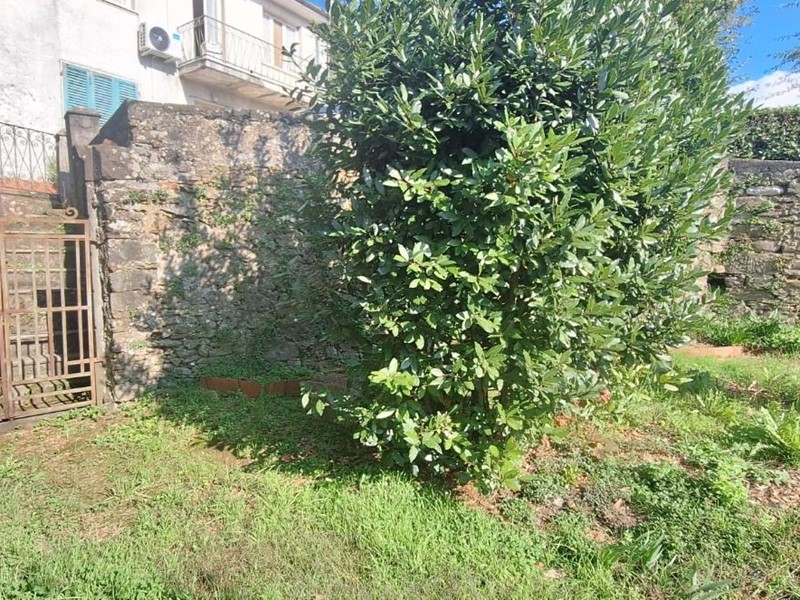 Casa Indipendente in Vendita a Barga, zona Filecchio, 60'000&euro;, 160 m²