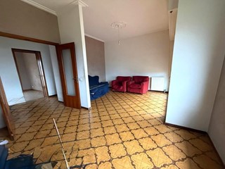 Appartamento in Vendita a Capannori, zona Marlia, 135'000&euro;, 120 m², con Box