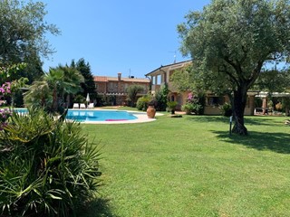 Villa in Affitto a Pietrasanta, zona Montiscendi, 125'000&euro;, 350 m², arredato