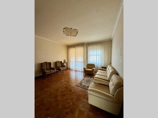 Appartamento in Vendita a Lucca, zona Sant'Anna, 230'000€, 135 m²