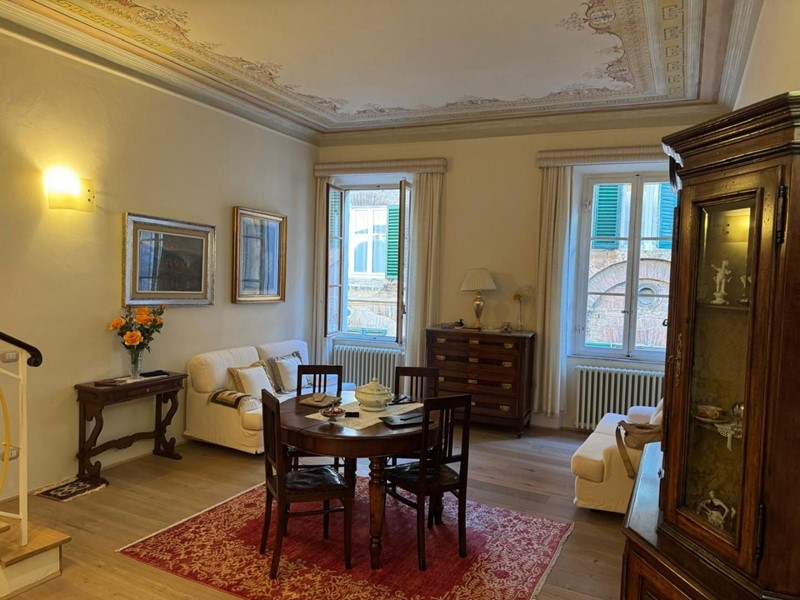 Trilocale in Affitto a Siena, 950€, 80 m², arredato
