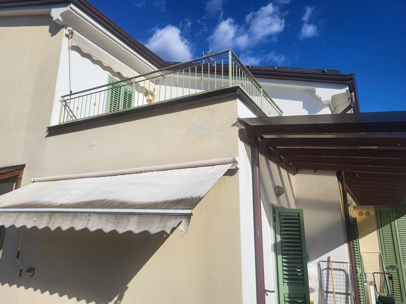 Villa bifamiliare in Vendita a Luni, zona Dogana, 650'000€, 270 m²