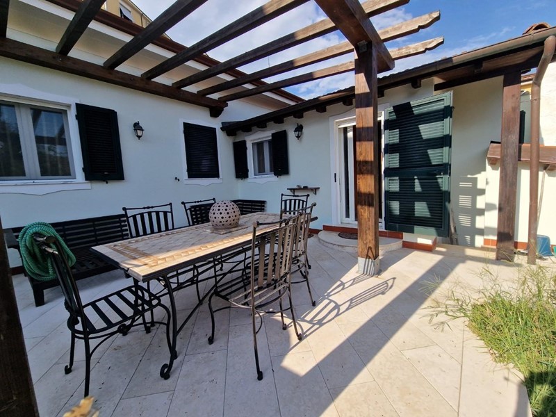 Casa Semi Indipendente in Vendita a Carrara, zona Fossola, 175'000&euro;, 70 m², arredato