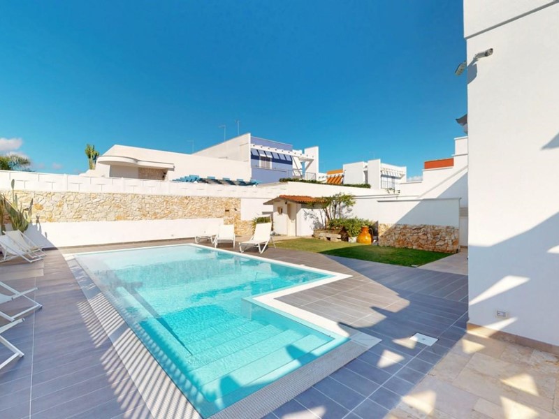 Villa in Vendita a Porto Cesareo, zona Torre Lapillo, 450'000&euro;, 140 m², arredato