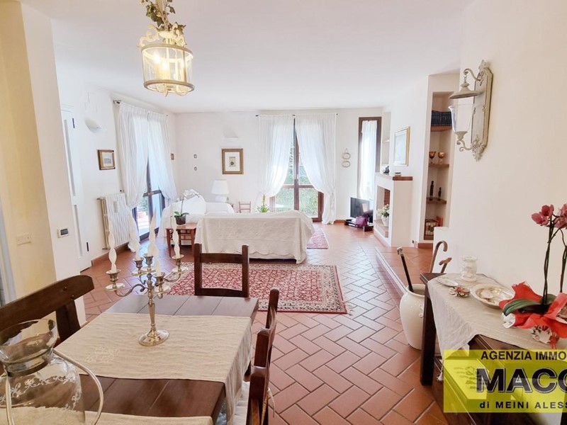 Villa bifamiliare in Vendita a Ponsacco, 450'000&euro;, 260 m², con Box