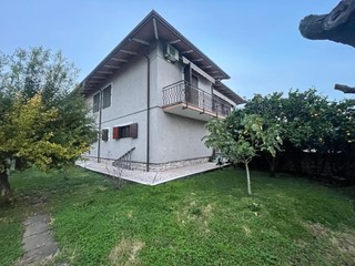 Casa Indipendente in Vendita a Carrara, zona Sant'Antonio, 350'000&euro;, 180 m²