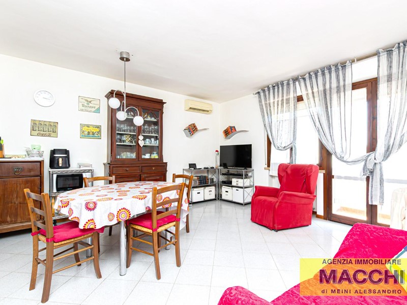 Trilocale in Vendita a Ponsacco, 135'000&euro;, 80 m², con Box