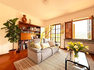 Villa in Vendita a Pomarance, zona Montecerboli, 245'000&euro;, 193 m², con Box