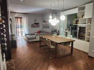 Appartamento in Vendita a Carrara, zona Avenza, 380'000&euro;, 130 m², arredato
