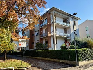 Appartamento in Vendita a Pontedera, 200'000&euro;, 132 m², con Box