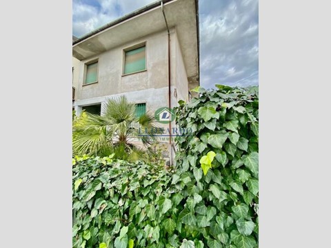 Casa Indipendente in Vendita a Montecatini Terme, 159'000&euro;, 159 m²