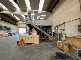Capannone in Vendita a La Loggia, 142'500&euro;, 701 m²