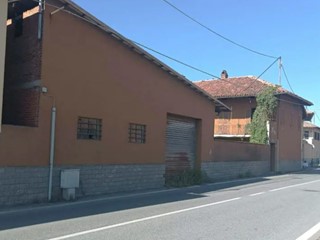 Casa Indipendente in Vendita a Caluso, 15'829&euro;, 500 m²