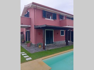 Villetta a schiera in Vendita a Carrara, 320'000&euro;, 120 m², arredato