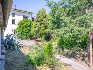 Villa in Vendita a Cascina, 378'000&euro;, 320 m²