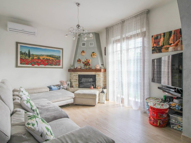 Villa bifamiliare in Vendita a Cascina, zona Arnaccio, 440'000&euro;, 210 m², con Box