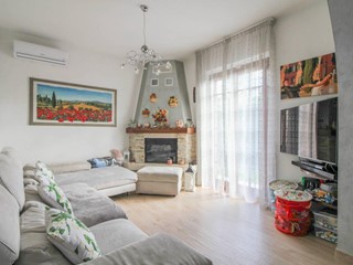 Villa bifamiliare in Vendita a Cascina, zona Arnaccio, 440'000&euro;, 210 m², con Box