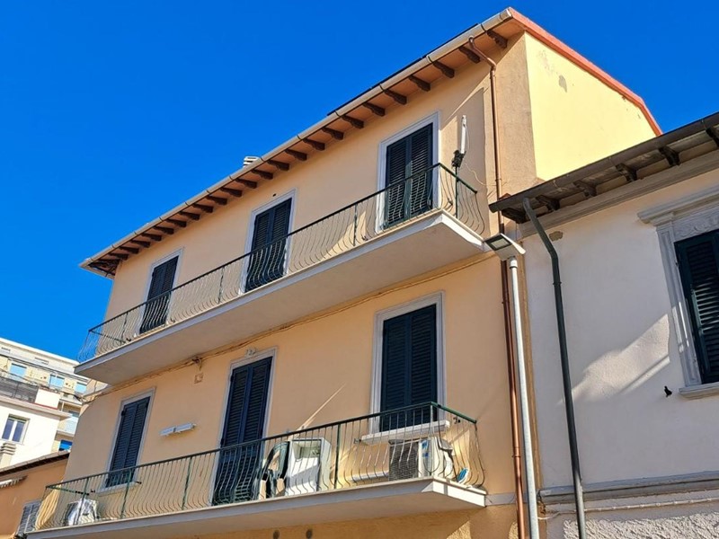 Appartamento in Vendita a Rosignano Marittimo, zona Rosignano Solvay, 160'000&euro;, 120 m²