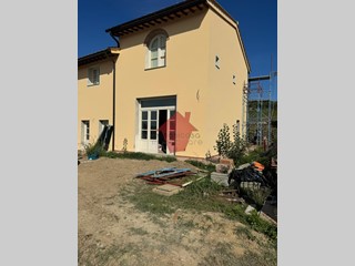 Casa Indipendente in Vendita a Empoli, zona Villanuova, 395'000&euro;, 170 m²