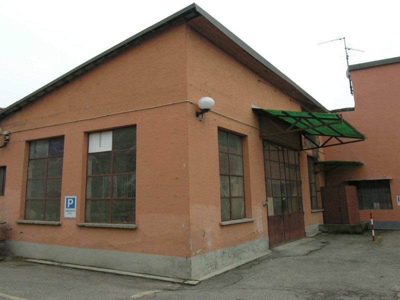 Magazzino in Vendita a Pero, 34'875&euro;, 164 m²