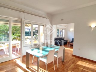 Villa bifamiliare in Vendita a Camaiore, zona Lido di Camaiore, 590'000&euro;, 120 m²