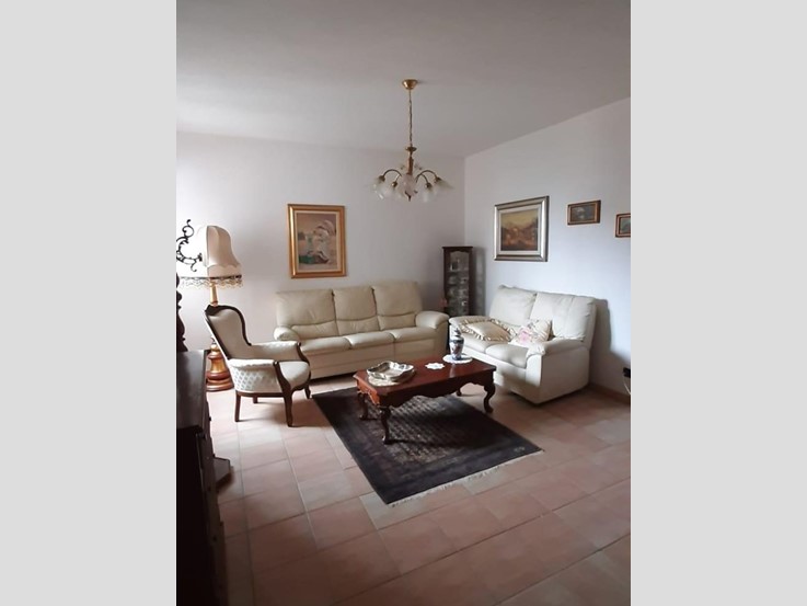 Quadrilocale in Vendita a Arcola, zona Ressora, 160'000€, 85 m², arredato