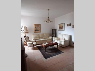 Quadrilocale in Vendita a Arcola, zona Ressora, 160'000€, 85 m², arredato