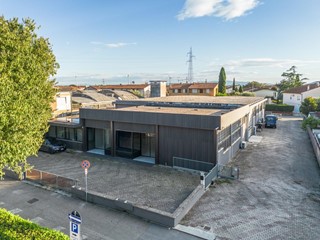 Capannone in Vendita a Calcinaia, zona Fornacette, 800'000&euro;, 1000 m²