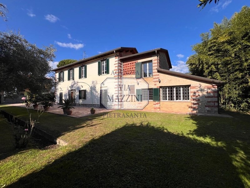 Casa di corte in Vendita a Pietrasanta, 1'490'000&euro;, 210 m², arredato