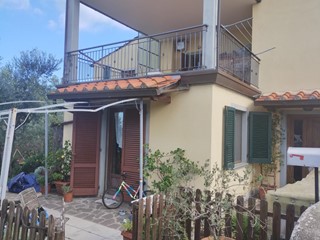 Casa Indipendente in Vendita a Vinci, 200'000&euro;, 85 m²