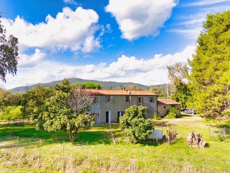 Casale in Vendita a Castiglione della Pescaia, zona Buriano, 350'000&euro;, 389 m², arredato