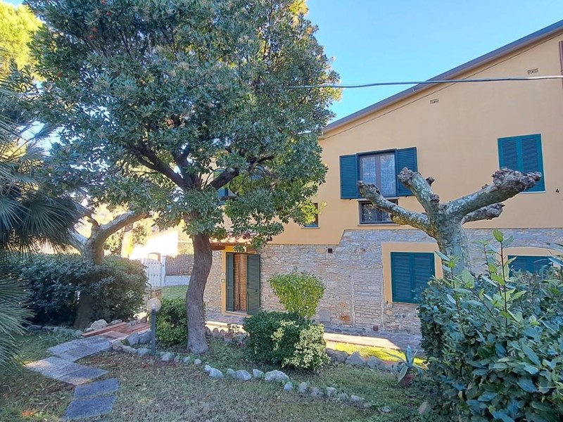 Casa Indipendente in Vendita a Rosignano Marittimo, 210'000&euro;, 100 m²
