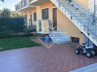 Appartamento in Vendita a Massa, 245'000€, 119 m²