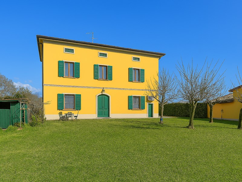 Villa in Vendita a San Miniato, zona Ponte a Egola, 330'000&euro;, 400 m², arredato, con Box